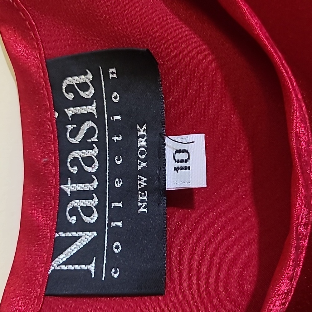 SALE!! Natasia Sleeveless Top - Picture 2 of 4